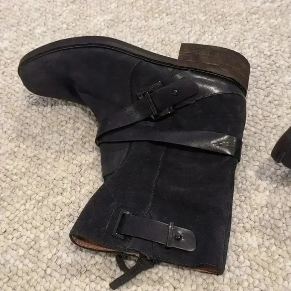 Suede boots  - Picture 5 of 11